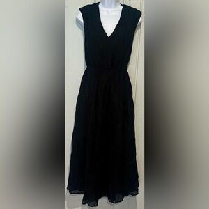 Evereve Black Crinkle Midi Dress